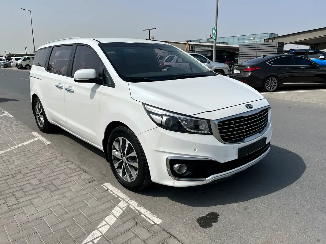Kia Carnival 2018 — photo 1 of 10
