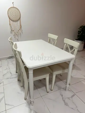 White 4-seater dining table set - well maintained
