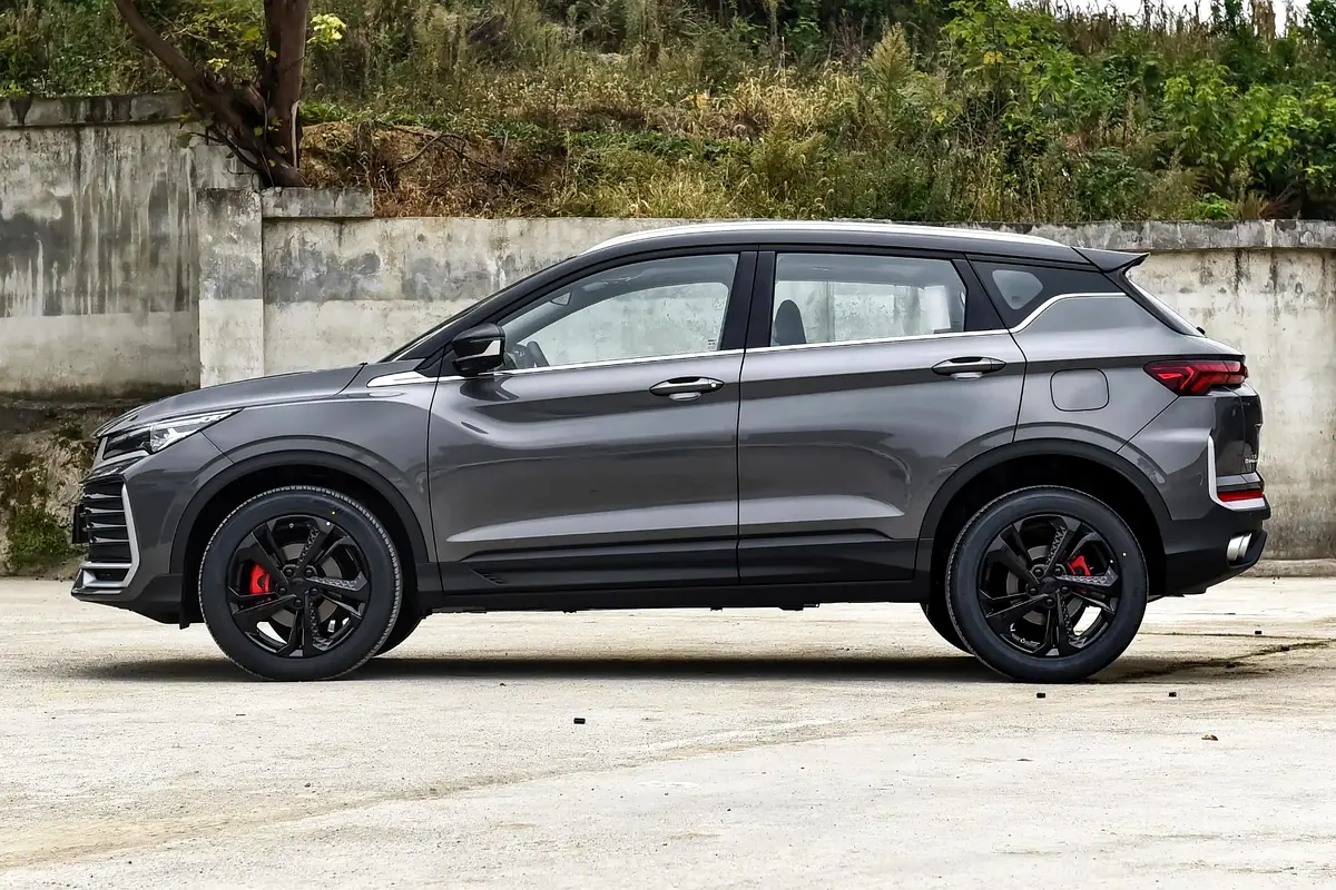 Geely Coolray 2025 — photo 1 of 7