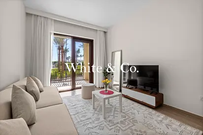 Creek Beach Breeze | Bright | One Bedroom