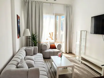 Close to Metro Station: Excellent Furnished apartment
