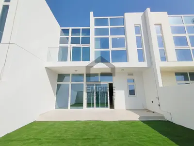 Upgraded | Spacious Layout | 4 Bedroom Town House