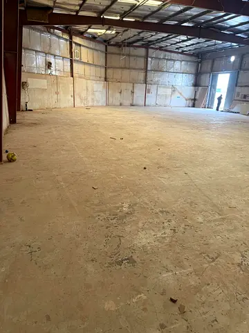 8500 SQ FT WAREHOUSE WITH OFFICE/STAFF ACCOMODATION AVAILABLE ROAD FACING IN AL QUOZ IND 4 FOR GARAGE/WORKSHOP/CAR DETAILING @600k