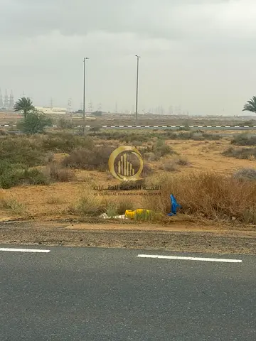 للببيع الرض تجاري في مدينة تلال زون D . تملك حر لجميع الجنسيات . تصريح بناء ارضي مكاتب + باركن + 5 طوابق