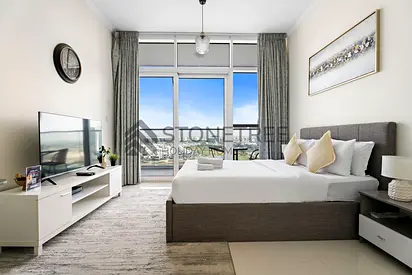 Elegant Studio | Bills Included | Near Golf