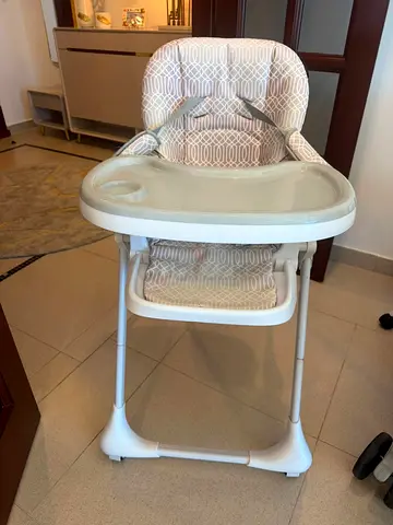 Baby high chair with removable tray — Brand Jonior - good condition