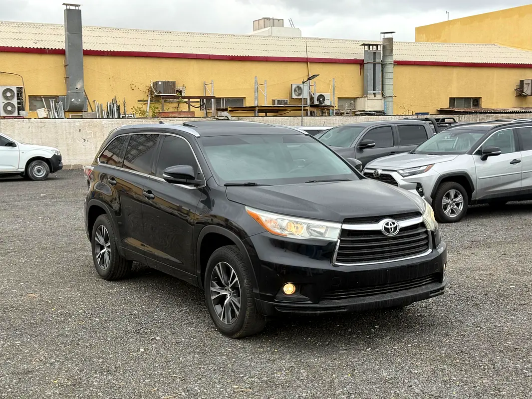 Toyota Highlander 2016 — photo 1 of 15