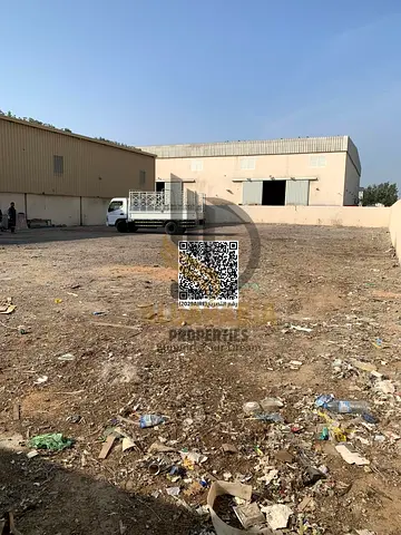 مستودع مع أرض إضافية للإيجار في المنطقة الصناعية أم القيوين