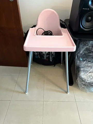 كرسي مرتفع للأطفال