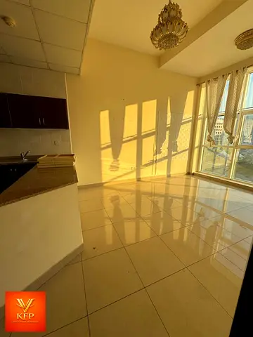 1BHK AVAILABLE AL RIGGA METRO PRIME LOCATION WITH 2 WASHROOMS CHILLER IS FREE