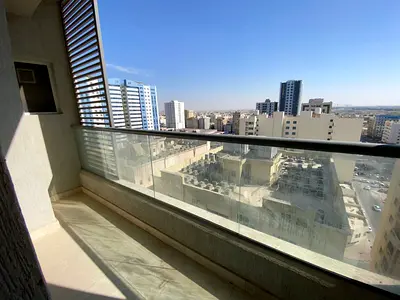 Available for annual rent in Ajman: 3 bedrooms and a living room, strategic location, close to services, flexible payment plans.