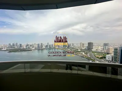 شقة للبيع في المجاز 3 – 3 غرف نوم وصالة مع 5 حمامات، موقف سيارات ، تكييف مركزي، وشرفتين، مساحة واسعة 2,450 قدم مربع