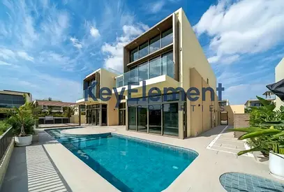 Luxury 5 Bed Villa | Private Pool | Corner Unit | Vacant