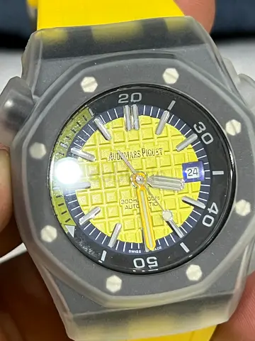Unique Yellow Dial Sport Watch