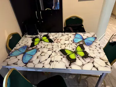 Extendable dining table with 4 chair