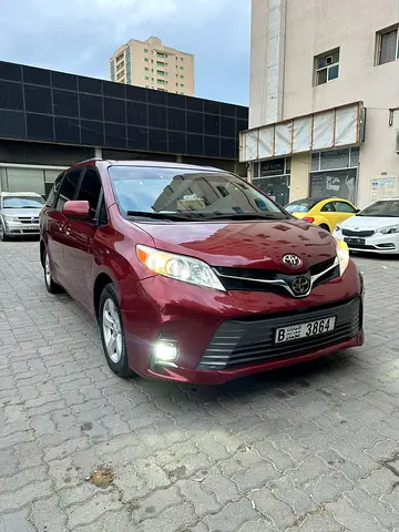 للبيع تويتا سيينا 2016 بحالة ممتازة