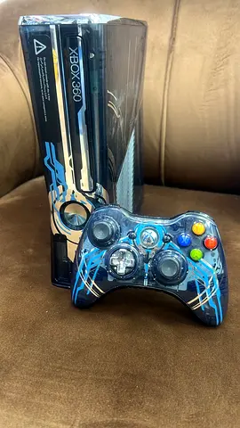 Xbox 360 hallo edition Slim with blue translucent wireless controller - tested and working