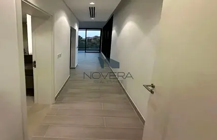 Freehold | greenery| middle unit| big size | Robinia