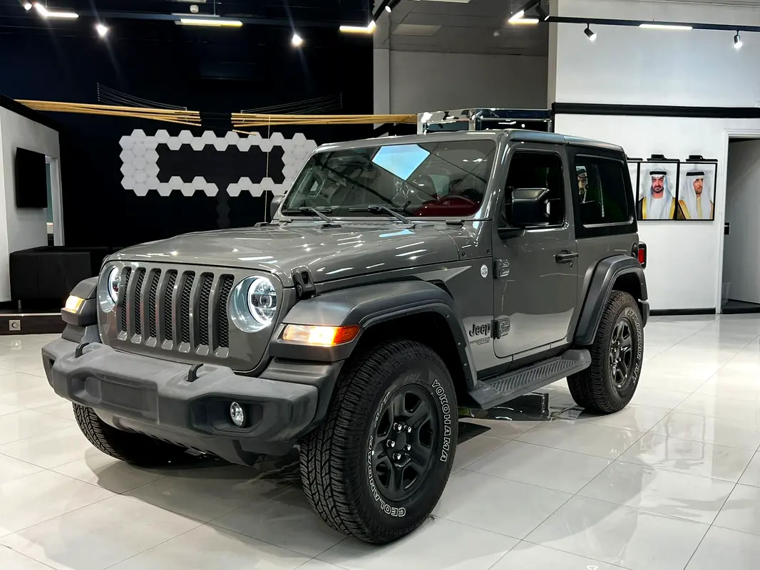 Jeep Wrangler 2022 — photo 1 of 17