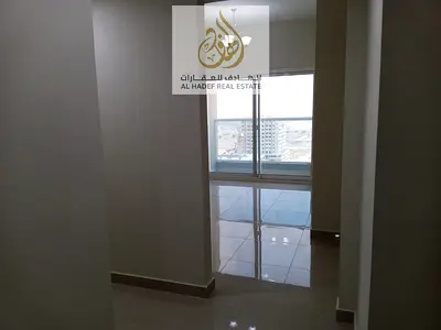 الايجار سنوي في عجمان منطقة العامرة البنايه عائلات غرفتين وصاله مع بلكونه مع  تكيف مركزي مع بركن سيارة دخل تاور 2مطبخ منفصل عائلات حمام غرفه ماستر