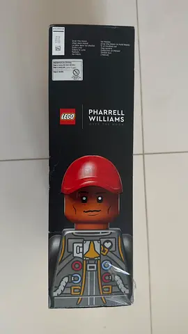 Pharell Williams - Over the moon Lego Set