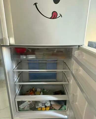 ثلاجه Hitachi  جيده مفهاش اي مشاكل
