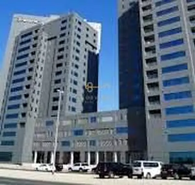 بالقرب من المترو، طابق مرتفع، تصميم واسع، مفروش بالكامل