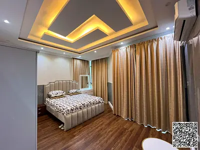 شقة واسعة مفروشة مكونة من غرفتي نوم وصالة مع غرفة للخادمة | طابق مرتفع | برج الخور