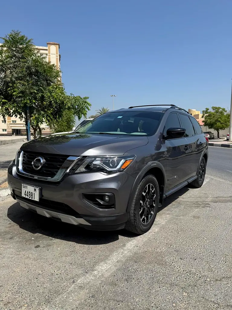 Nissan Pathfinder 2020 — photo 1 of 10