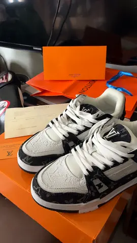 Louis Vitton Trainer shoes