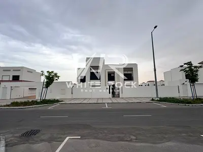 Premium 5-Bedrooms Villa | Established community