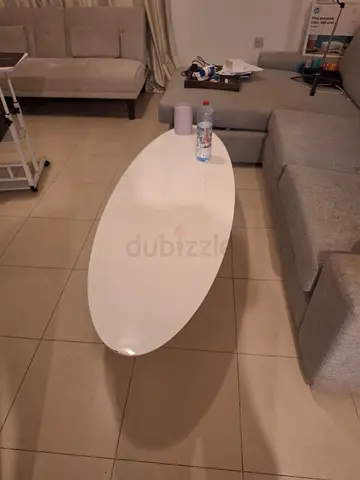 White oval coffee table - normal condition