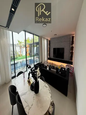 فيلا مميزة - 4 غرف نوم + مسبح خاص - جاهزة