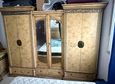 6 door wardrobe with glass antique style good condition
