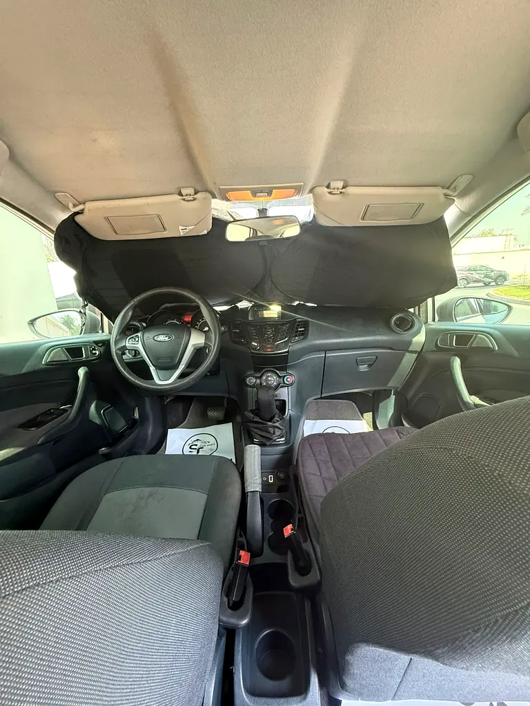 Ford Fiesta 2012 — photo 1 of 9
