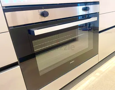 Stock piece Siemens 92 Litres Built-in Gas Oven, Cavity Inner Surface, Glass Inner Door, Color Black