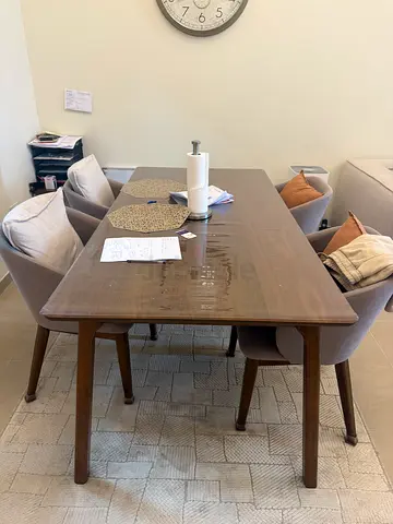 Dinning table + chairs