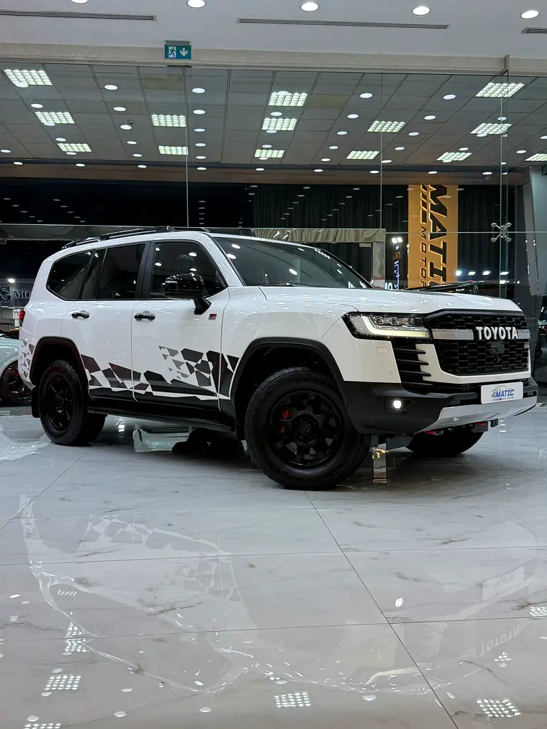 Toyota Land Cruiser 2024 — photo 1 of 19