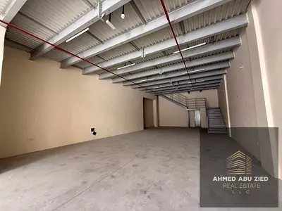 مستودع للإيجار السنوي بالجرف الصناعية 2 مساحة 4400 قدم جاهز للاستخدام باركينج وموقع مميز الدفع على 4 دفعات والتأمين 10%