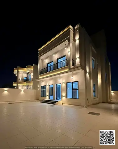 فيلا  فاخرة  | تطل علي الشارع الرئيسي | ارتداد امامي كبير | تملك حر لجميع الجنسيات