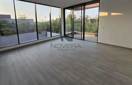 Freehold | greenery| corner unit| big size | Robinia