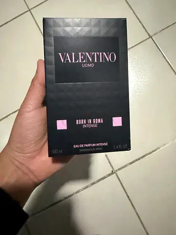 Valentino born in Roma intense parfum available