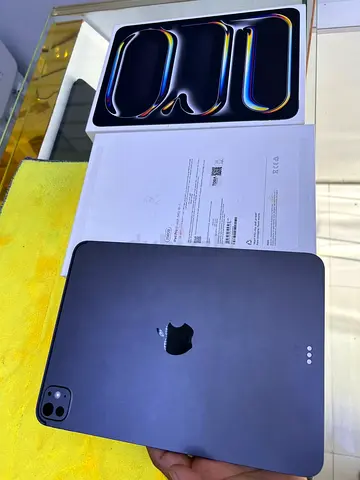 iPad Pro 11 ( M5 - latest model )