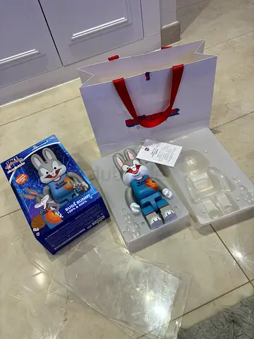 Bugs Bunny collectible figure - new in original box and gift bag