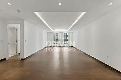 Vacant Apt | Spacious and Upgraded Layout