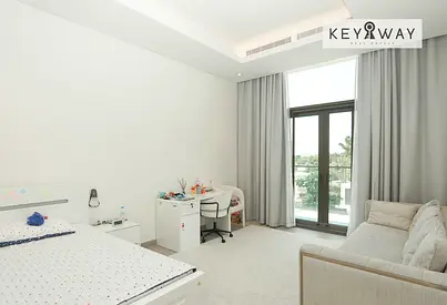 5BR Near Lagoon | Upgraded | Vacant on Transfer