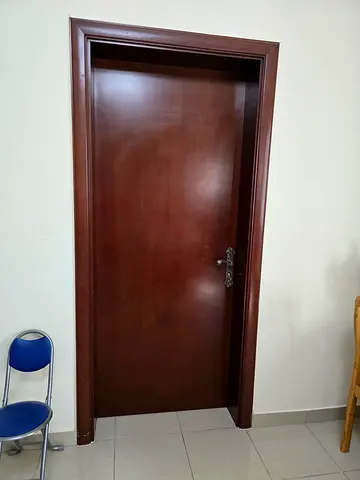 Furnished room is available in an apartment for Indian couples or working women in Hor Al Anz.