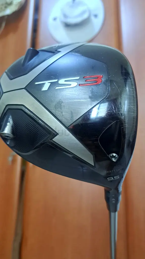 Driver Titleist TS3 Tour Issue – 9.5° Réglable, Manche Graphite X-Stiff, état Reconditionné (C)
