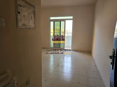 غرفة وصالة للإيجار في المجرة مع بلكونة ومطبخ كبير وغرفة ماستر وحمامين بتقسيم مريح ومساحة عملية بسعر مميز