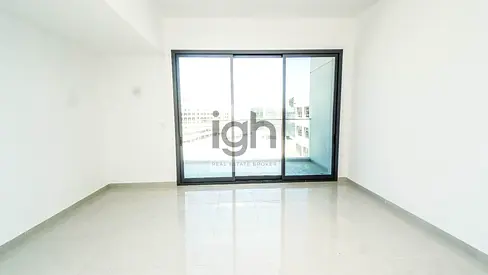 Large Studio Apartment | Vacant | Prime Location
